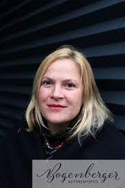 Elisabeth Hager's Instagram, Twitter & Facebook