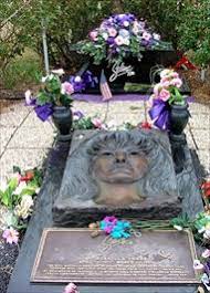 Selena quintanilla grave, hd png download is a hd free transparent png image, which is classified into null. Selena Quintanilla Perez Grave Of A Famous Person On Waymarking Com