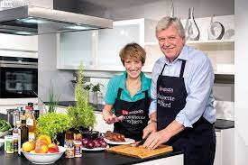 Bouffier said schaefer was worried about whether it would be possible to succeed in fulfilling the population's huge expectations, particularly of financial help. Volker Und Ursula Bouffier Ministerprasident Als Chef Am Herd