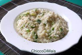 Le pere che ho utilizzato io sono quelle verdi tipiche della stagione, e per il gorgonzola ho scelto quello dolce, un abbinamento perfetto. Risotto Al Gorgonzola E Zucchine Ricetta Primo