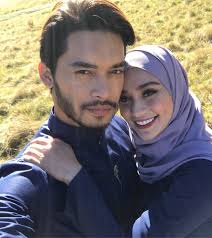 2 disember 1988) merupakan seorang pelakon dan model malaysia. Video Mengejutkan Couple Ini Ada Wajah Sebijik Aeril Zafrel Dan Wawa Zainal Kisah Dunia