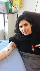 A esclerose múltipla (em) é uma doença que compromete pessoas entre 20 e 50 anos de idade estas múltiplas cicatrizes presentes na medula espinal e no cérebro originou o nome esclerose em. Esclerose Multipla Aos 14 Disseram Que Eu Morreria Jovem E Nao Seria Mae 01 08 2019 Uol Vivabem