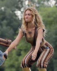 Lily james has some pretty big shoes to fill in mamma mia! Lily James Mamma Mia Here We Go Again Set In England 08 24 2017 Celebmafia