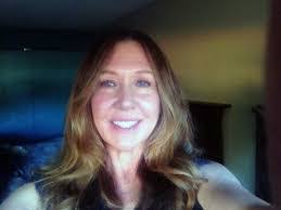 Leslie Shipley's Instagram, Twitter & Facebook