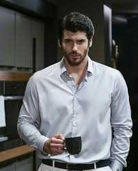 Dizide zengin bir iş adamını canlandıran olan oyuncu yeditepe üniversitesi hukuk fakültesi'nden mezun. View Instagram Photo By Dolunay Poland Ferit Aslan Dolunaydizistar Startv Canyaman Dolunay Feritbey Feritaslan Handsome Ca Canning Turkish Men Actors