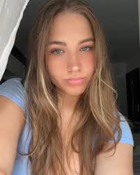 Francesca Chiri - Free pics, galleries & more at Babepedia