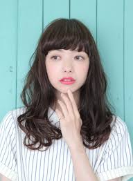 風が吹けばふわっとなびく 重く見られがちな黒髪にはパーマの魔法をかけましょう に含まれるinstagramの画像 mery メリー オン眉 ロング ロングヘア パーマ
