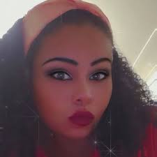 Una fuerte bal*** en la barbería “Pito Barber”, en Levittown, Toa Baja,  dejó un saldo trágico: dos hombres perdieron la vida —entre ellos el  artista YaiiSeven— y varias personas resultaron her***. Una