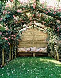 40 Ideen Fur Pergola Im Garten Guter Sonnen Und Sichtschutz Aus Holz Garten Gestalten Hinterhofideen Landschaftsbau Ideen