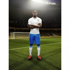 Das trikot der italienischen nationalmannschaft für. Bild Mario Balotelli Im Trikot Italien Auswarts Fur Die Fussball Weltmeisterschaft 2014 In Brasilien Von Puma
