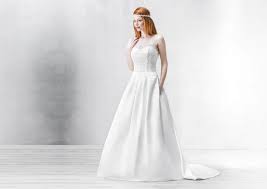 Wer seine katze entsprechend einkleiden möchte, hat einige outfits zur auswahl. Brautmode Und Brautkleider Aller Namhaften Hersteller