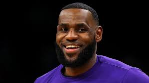 Fans go wild over Lebron James going ‘LeBald’