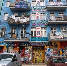 Nach dem großeinsatz der berliner polizei am vergangenen donnerstag in der rigaer straße sind linksextreme in der nacht zu. Berlin Rigaer 94 Brandschutzprufung Muss Geduldet Werden Welt