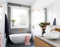 Fayansların ilk yapıldığı gibi kalması için özen gösterilmesi, fayansların bakımının yapılması ve temizliğine önem verilmelidir. Kolay Ve Pratik Banyo Temizligi Evto