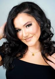 Eva Benjamin's Instagram, Twitter & Facebook