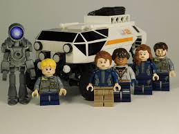 Lego Lost In Space 2018 19 Meet The Family Lost In Space Lego Lego Star Wars