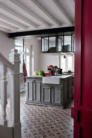 Pornic Une Grande Maison Du Xixe Siecle Renovee Avec Soin En 2020 Decoration Interieure Villa Cuisines Maison Belle Cuisine
