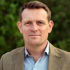 Why YOU need the 3 Ps to PERFORM. Pace. Pitch. Pause. These are the 3 Ps of  presenting, pitching & public speaking. Unleash the Ps. Hook your audience.  Here's why...