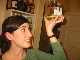It's a swiss cinnamon schnapps that has floating thin 24 karat gold flakes that are estimated to have a total of 0.1g per one 750 ml bottle. How Much Gold Is Inside A Bottle Of Goldschlager