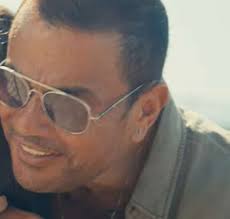 Born on 11 october 1961) is an egyptian singer, composer, and actor. Ù…ÙØ§Ø¬Ø£Ø© Ø¹Ù…Ø±Ùˆ Ø¯ÙŠØ§Ø¨ ÙŠØ±ØªØ¯ÙŠ Ø­Ù„Ù‚ ÙÙŠ ÙƒÙ„ÙŠØ¨ Ø¥Ø¹Ù„Ø§Ù† Ø¹Ø·Ø±Ù‡ Ø§Ù„Ø¬Ø¯ÙŠØ¯ ÙÙ† ÙˆØ«Ù‚Ø§ÙØ© Ø§Ù„ÙˆØ·Ù†