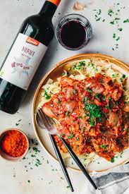 Veganes Gulasch Mit Jackfruit Eat This Foodblog Vegane Rezepte Stories Rezept In 2020 Rezepte Lebensmittel Essen Einfache Gerichte