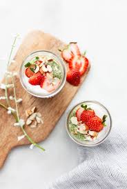 I'm sharing a very simple for a healthy chia seed pudding that is perfect for breakfast! Easy Matcha Chia Pudding Nutrition In The Kitch