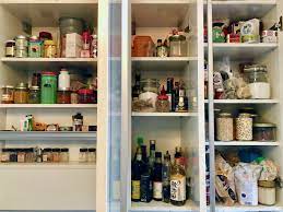 Die küche ist oft das heimliche herzstück der wohnung: Das Grosse Kuchenschrank Aufraumen In Acht Schritten Endlich Ordnung Schaffen Und Halten Stevan Paul
