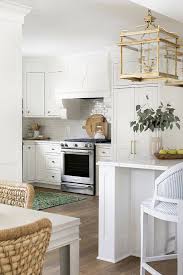 Small Kitchen With Off White Cabinet Paint Color Benjamin Moore Oc 17 White Dove With Hardwood Floors Bras Off White Cabinets Diy Kitchen Remodel Home Kitchens
