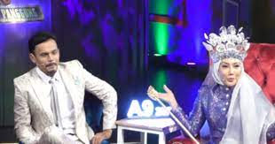 Datin fazira binti wan chek (lahir 9 februari 1974) atau lebih dikenali sebagai erra fazira ialah seorang peragawati, pelakon, penyanyi, pengacara, penerbit dan bekas ratu cantik malaysia. Showbiz Yusry And Erra Share The Stage After 13 Years