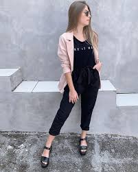 Calça Jeans Com Moletom Do Lado Arrasta Para O Lado Uma Peca Tres Looks De Outono Jeans Preto E Minha Combinacao Da Vida Looks Casuais Looks Looks Estilosos