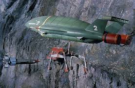 1968 a scene from british science fiction puppet television series thunderbirds showing thunderbird 2 aircraft in action first broadcast サンダーバード 飛行機 模型 ゲイリー