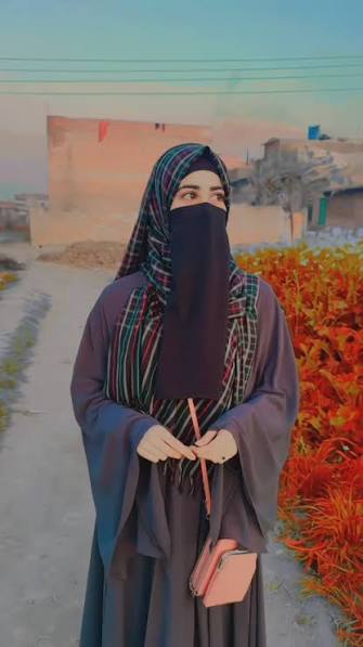 Pakistani Female Customer