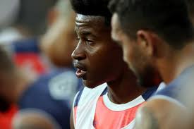 Ramires estreia com bola na trave e aplausos da torcida: "Sonho de criança"