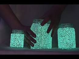 Diy Fairy Glow Jars Using Glow In The Dark Paint This Way You Can Use The Jars For Pens And Makeup And Mit Bildern Knicklicht Glaser Leuchtglas Feen Glaser