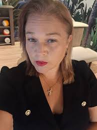 Can someone make my hair look fuller and less crazy in the wind?