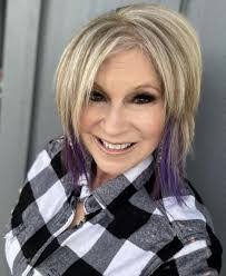 Holly Hart's Instagram, Twitter & Facebook