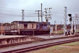 Today S Historic Pic Queensland Railways Locomotive 1453 At The Head Of A Livestock Train At Rockhampton Qld July 17 Rockhampton Model Railway Train Tracks