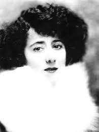 Wallace Hopper's Instagram, Twitter & Facebook