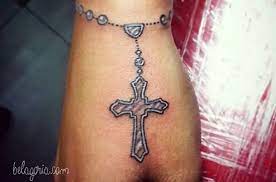 Tatuajes De Rosarios En La Mano Recopilacion Y Significado Tatuantes