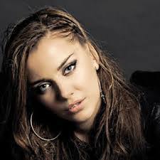 Fiona Lynch's Instagram, Twitter & Facebook