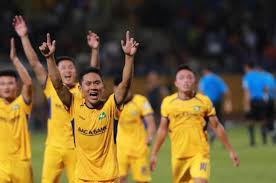 Đội hình ra sân trận slna vs bình định: Bui Ä'inh Chau Báº¡n Cung Lá»©a Phan VÄƒn Ä'á»©c Chá» 10 NÄƒm Ä'á»ƒ Ä'Æ°á»£c Khoac Ao Slna