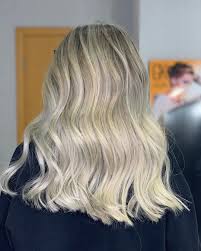 Baku Azerbaycan Color Haircolor Colorista Hairblond Blond Blondme Colorblond Hairstil Hairstyle Schwarzk Light Hair Hair Transformation Hair Styles