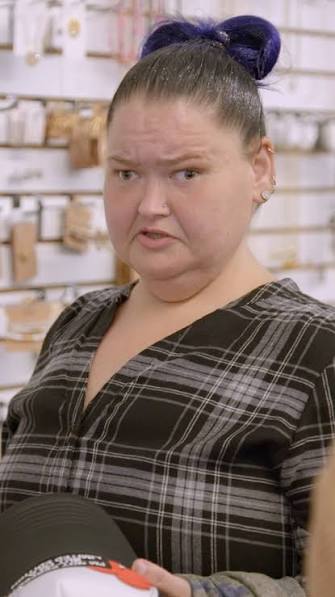Throwback to the unforgettable moment when Tammy announced she was down to  a size large! 🤯 See her progress on the new season of #1000lbSisters  premiering Tuesday, January 6 at 9/8c.