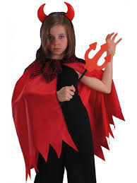 Halloween or hallowe'en (a contraction of all hallows' evening), also known as allhalloween, all hallows' eve, or all saints' eve, is a celebration observed in many countries on 31 october. Set Diavoletta Mantello Forcone E Cerchietto Con Corna Festashop Very Important Party