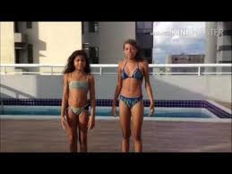 Elas estão lado a lado, prontas para mergulharem. Desafio Da Piscina Pt 13 Desafio Da Piscina Desafios In 2021