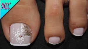 Las uñas de los pies merecen mucha atención cuando se trata de moda. Diseno De Unas Para Pies Flor Y Frances Muy Facil Flowers French Nail Art Nlc Youtube