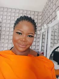 Is this makeup not beautiful 🙄🙄 Just find us small money make we buy  brown powder,we get eye pencil,we get small black paint to use decorate  your eye😒 we get small groundnut