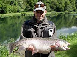 Huge Rainbow Trout 16lb 8oz Landed At Powder Mills Lake By Simon Furber Largest Fish Or The Year So Far Rainbow Trout Fish Fly Fishing