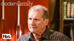 Cam Invites Katie (Leslie Mann) Over To Tell Her He's Gay (Clip)