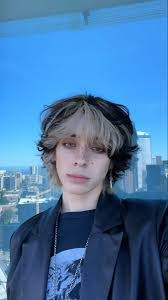 Ellie Newby's Instagram, Twitter & Facebook